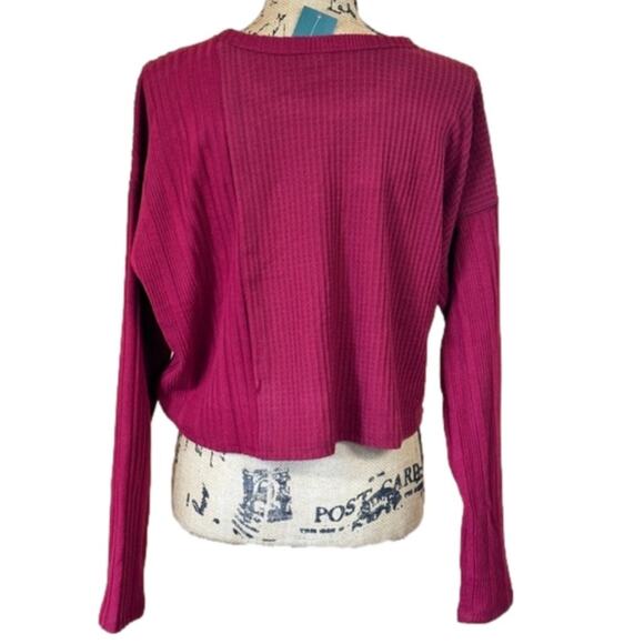 New Women's Ribbed/Waffle Berry Red Long Sleeve Cropped Top size Large - Picture 4 of 6